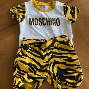 Súper fabulous moschino baby set